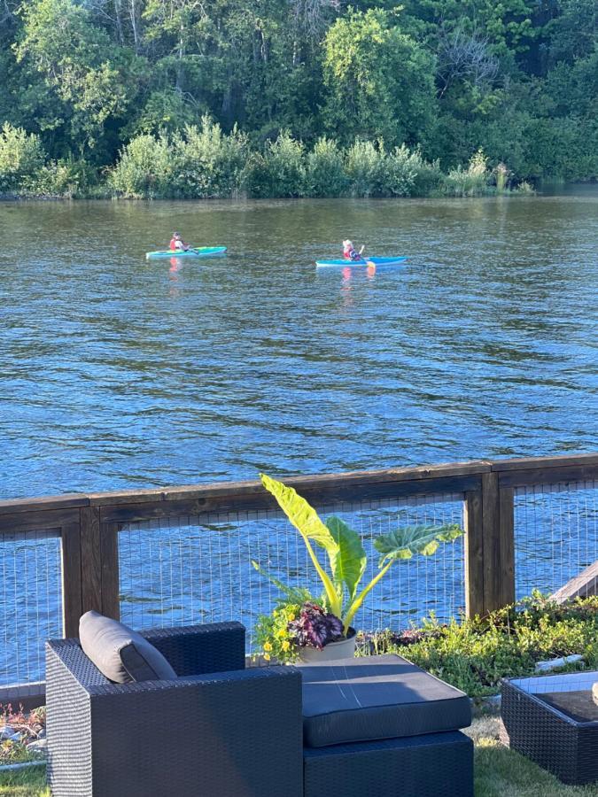River House Hotell Campbell River Exteriör bild